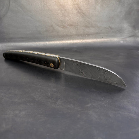 Liadou Exception in carbon fiber/brass, chiseled brass plates & stainless steel Damascus blade