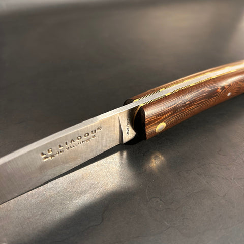 Liadou Exception in olive wood & Chiseled Plates