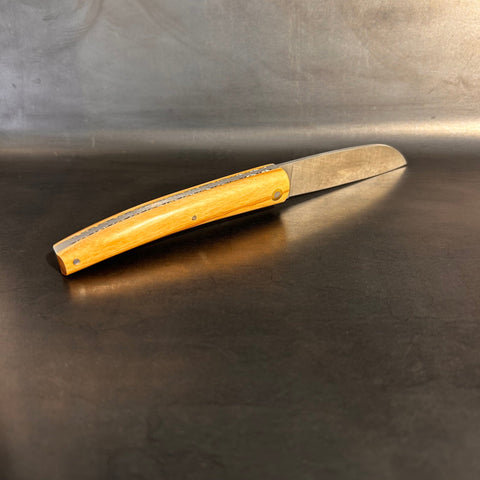 Petit Liadou in Olive & Chiseled Plates