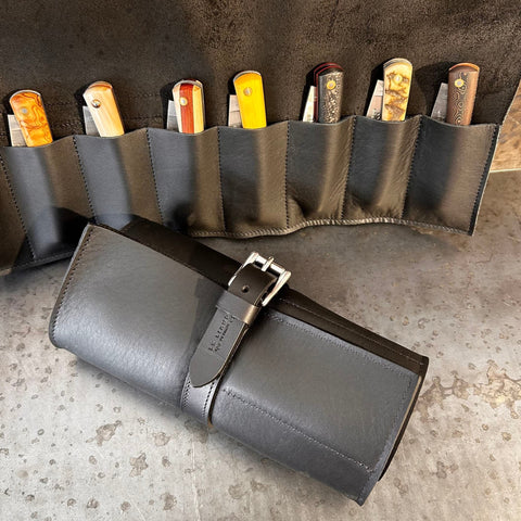 Trousse de rangement et de transport en cuir noir pour 8 couteaux.