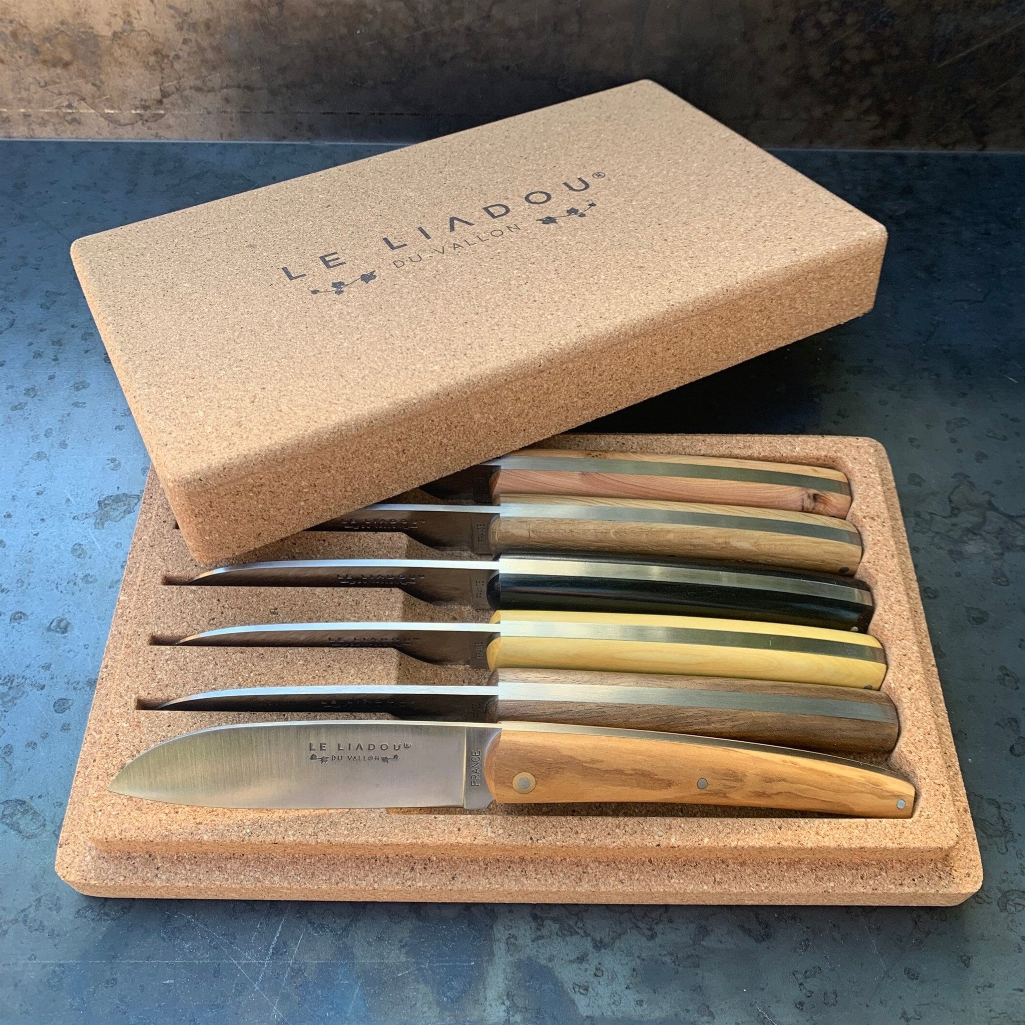 coffret de couteaux de table en bois
