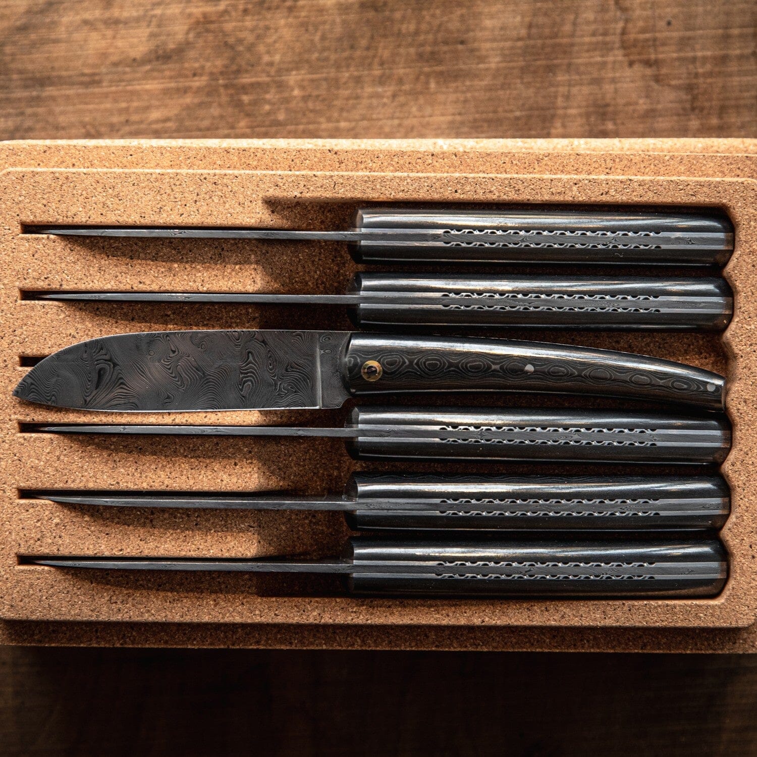 Couteaux de table Liadou en fibre de carbone/titane & lame damas (Coffret de 6)