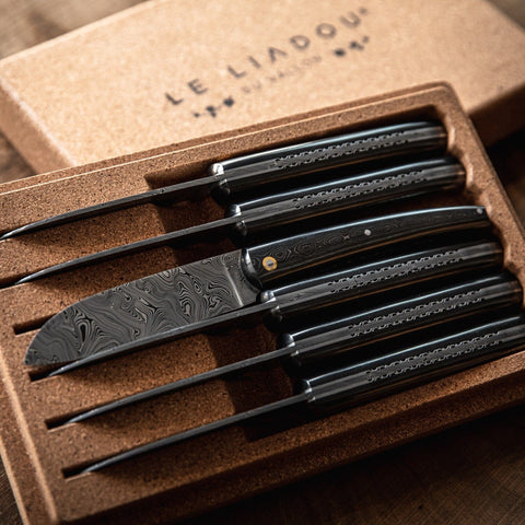 Couteaux de table Liadou en fibre de carbone/titane & lame damas (Coffret de 6)