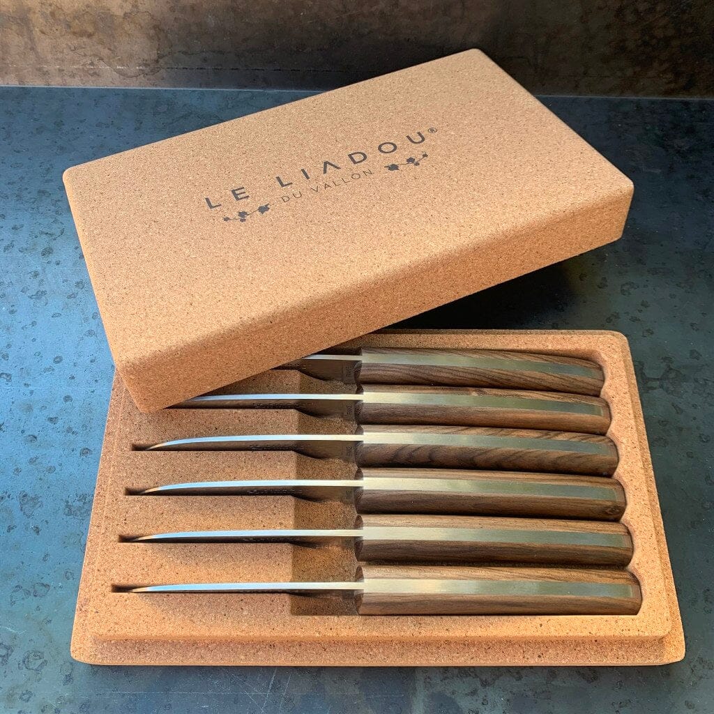 Coffret couteaux de table en noyer