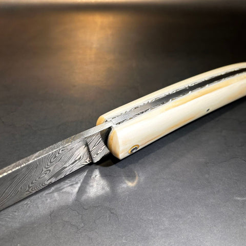 Liadou Exception in Fossilized Mammoth Ivory with chiseled plates & carbon damascus blade