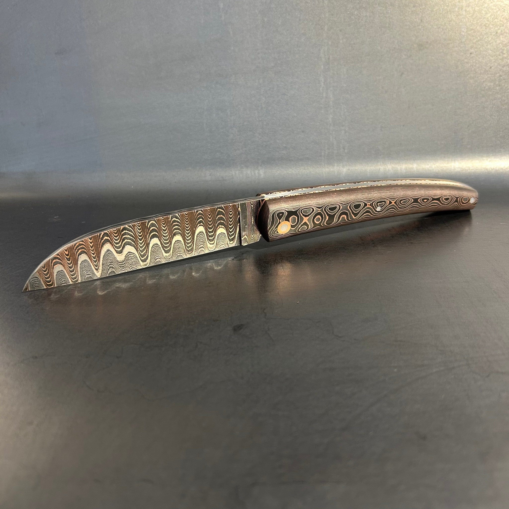 Liadou Exception in carbon fiber/copper, chiselled copper plates &amp; stainless steel Damascus blade