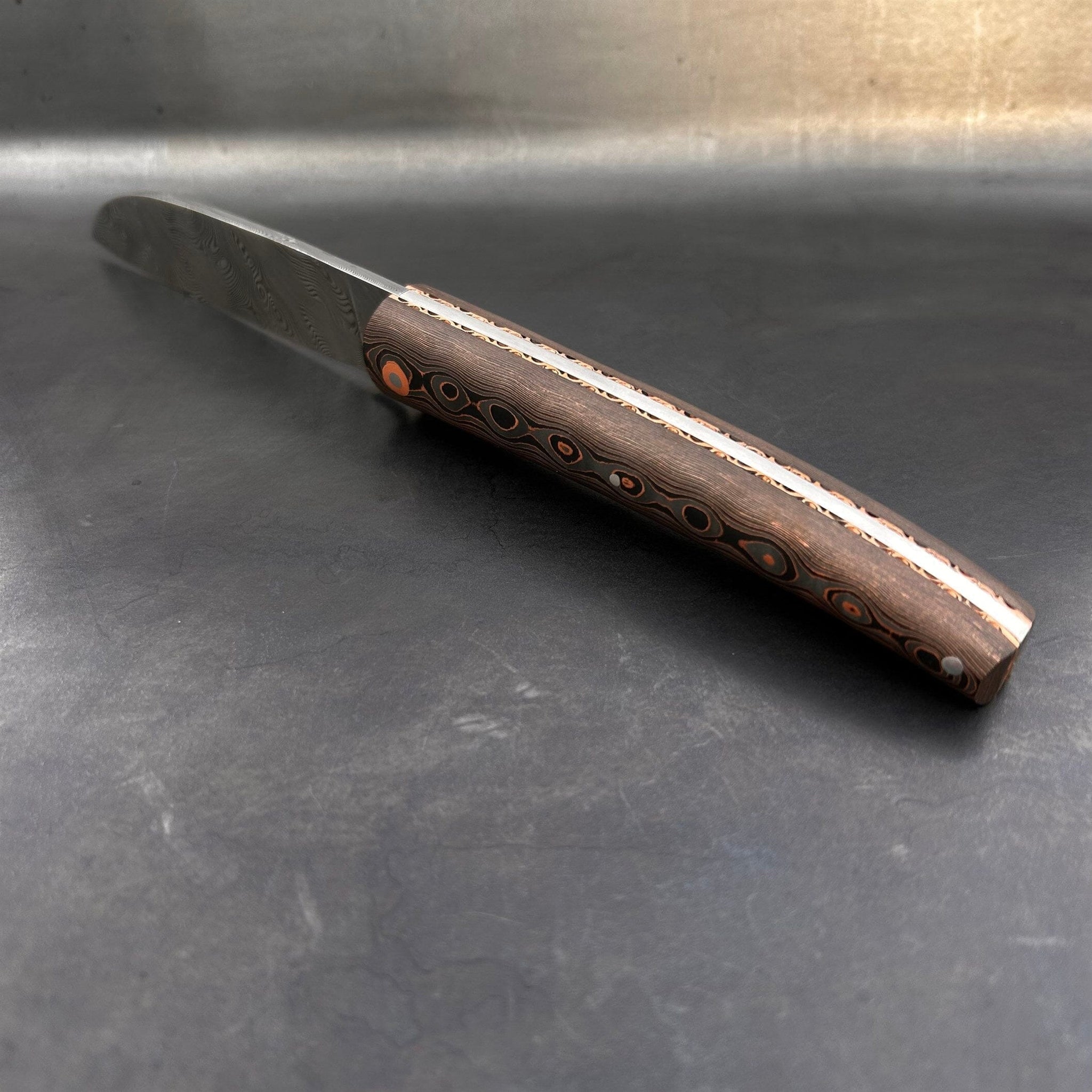 Liadou Exception in carbon fiber/copper, chiseled copper plates &amp; stainless steel Damascus blade