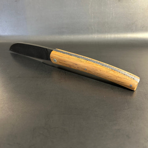 Liadou Exception in Cask Oak with Chiselled Plates & Damascus Blade