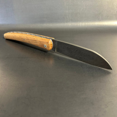 Liadou Exception in Cask Oak with Chiselled Plates & Damascus Blade