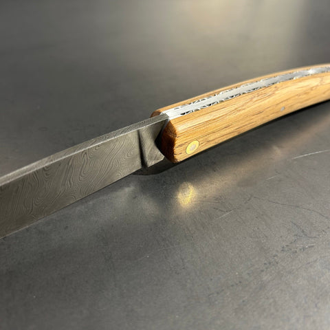 Liadou Exception in Cask Oak with Chiselled Plates & Damascus Blade