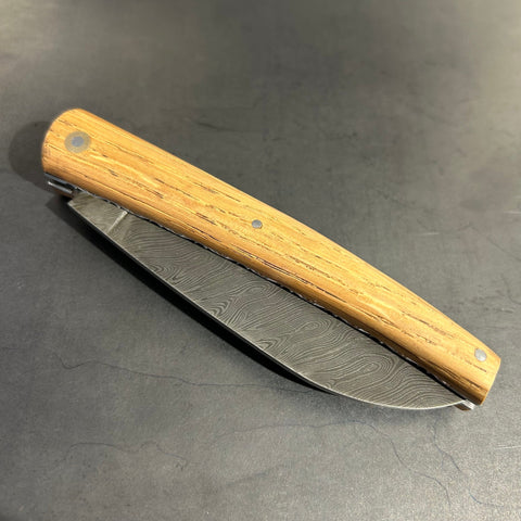 Liadou Exception in Cask Oak with Chiselled Plates & Damascus Blade