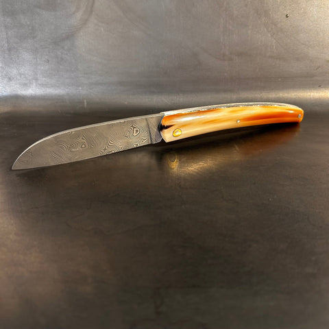 Liadou Exception in Marbled Horn Tip, Chiseled Plates & Stainless Steel Damascus Blade
