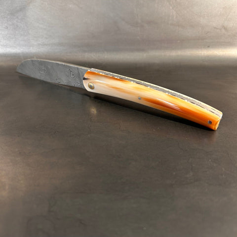 Liadou Exception in Marbled Horn Tip, Chiseled Plates & Stainless Steel Damascus Blade