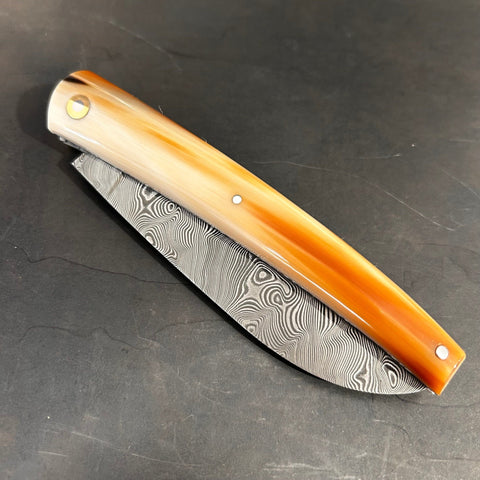 Liadou Exception in Marbled Horn Tip, Chiseled Plates & Stainless Steel Damascus Blade
