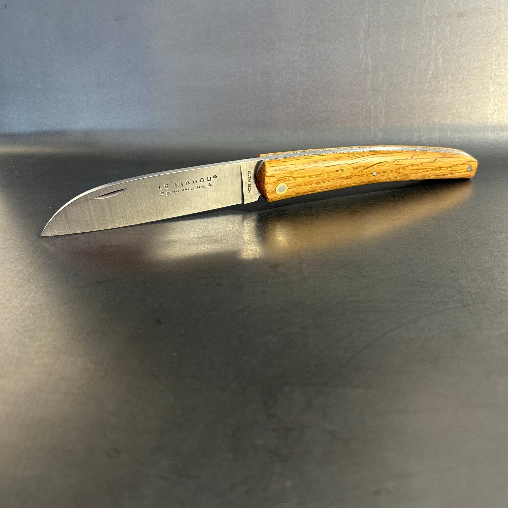 Liadou Exception in cask oak & Chiseled Plates
