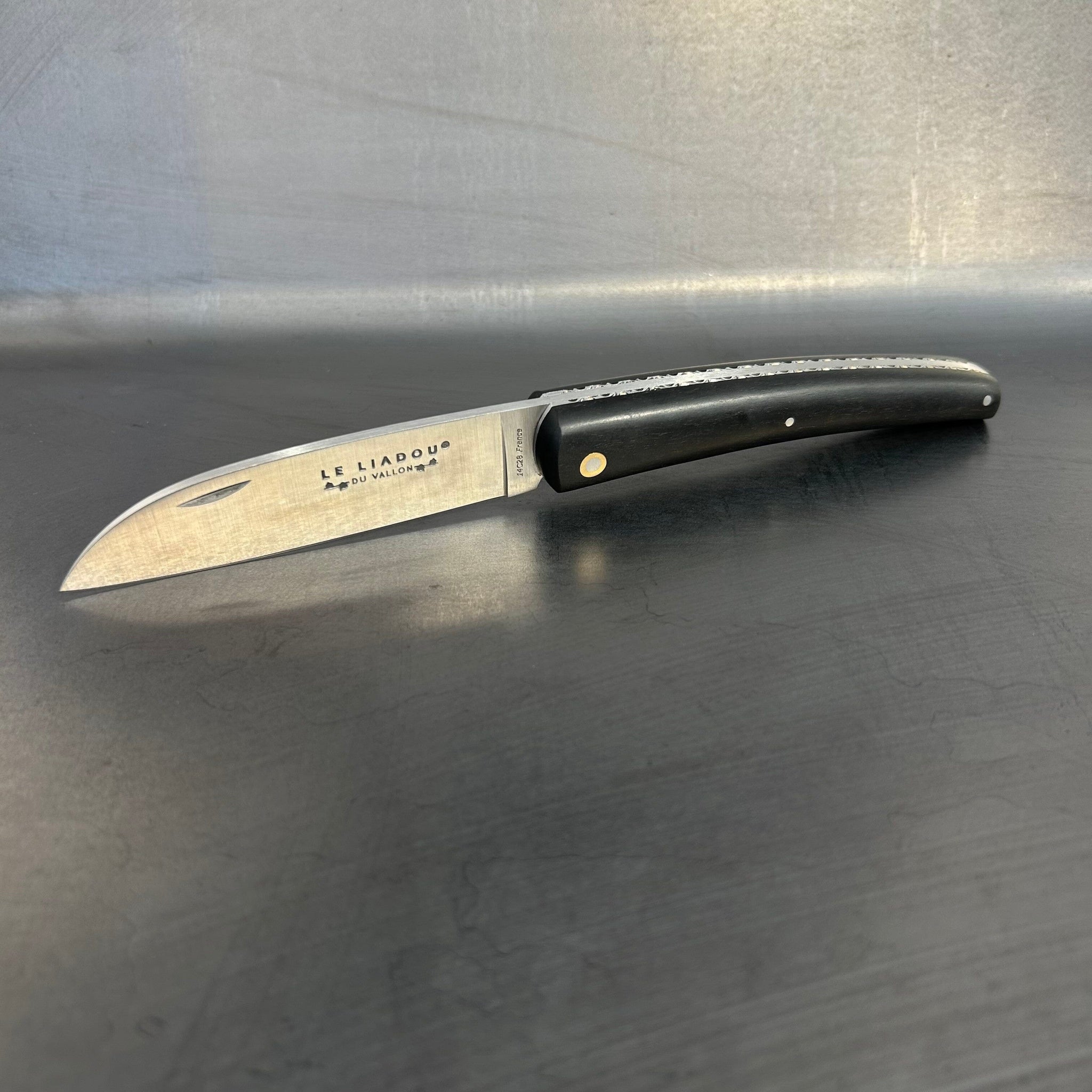 Liadou Exception in Ebony with Chiseled Plates