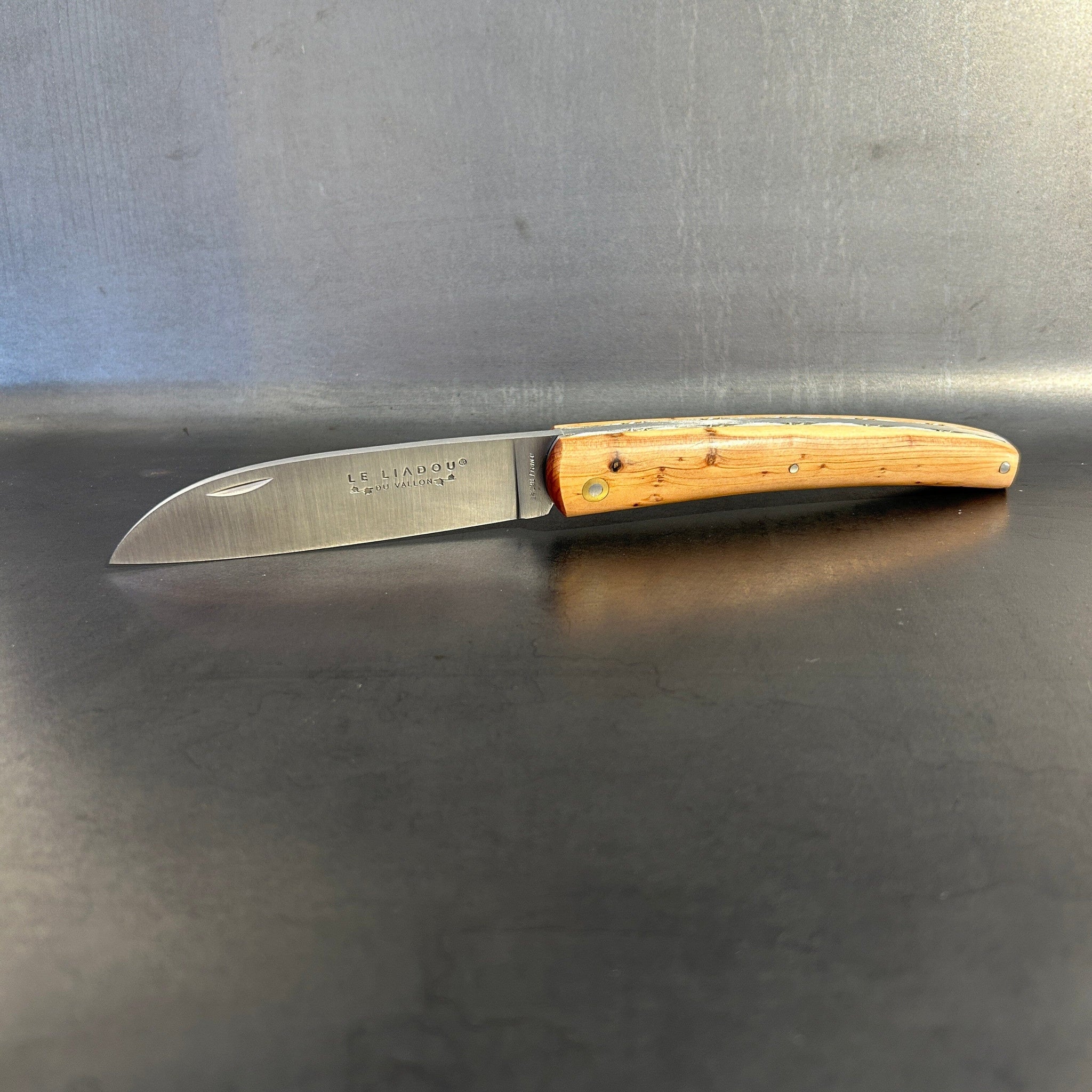 Liadou ® Exception in Juniper & Chiseled Plates
