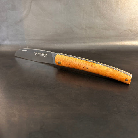 Liadou ® Exception in Juniper & Chiseled Plates