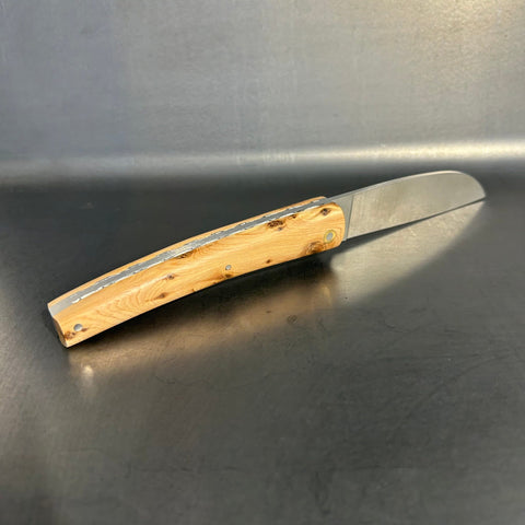 Liadou ® Exception in Juniper & Chiseled Plates