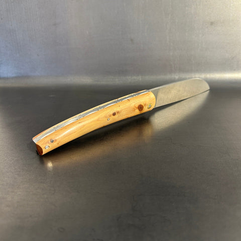 Liadou ® Exception in Juniper & Chiseled Plates