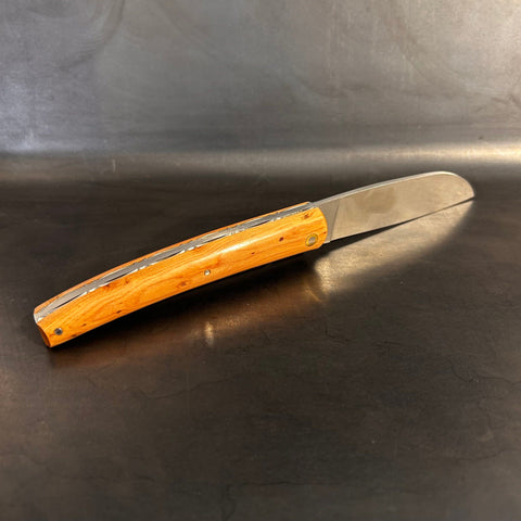 Liadou ® Exception in Juniper & Chiseled Plates