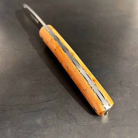 Liadou ® Exception in Juniper & Chiseled Plates