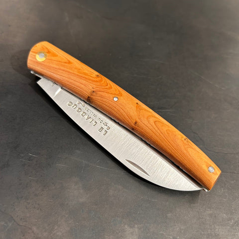 Liadou ® Exception in Juniper & Chiseled Plates