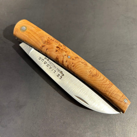 Liadou ® Exception in Juniper & Chiseled Plates