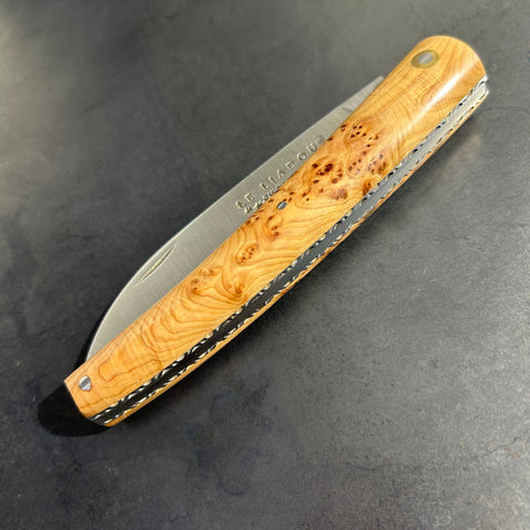 Liadou ® Exception in Juniper & Chiseled Plates