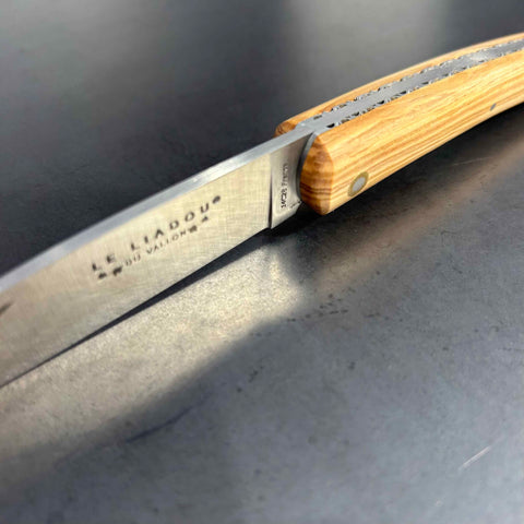 Liadou Exception in olive wood & Chiseled Plates
