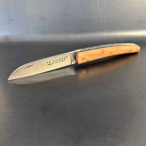 Petit Liadou in Juniper & Chiseled Plates