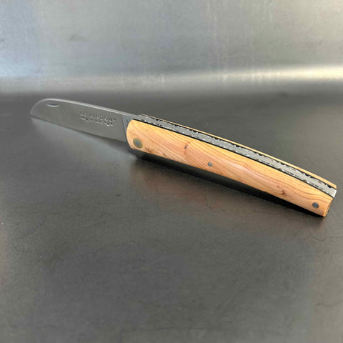 Petit Liadou in Juniper & Chiseled Plates