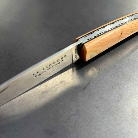 Petit Liadou in Juniper & Chiseled Plates