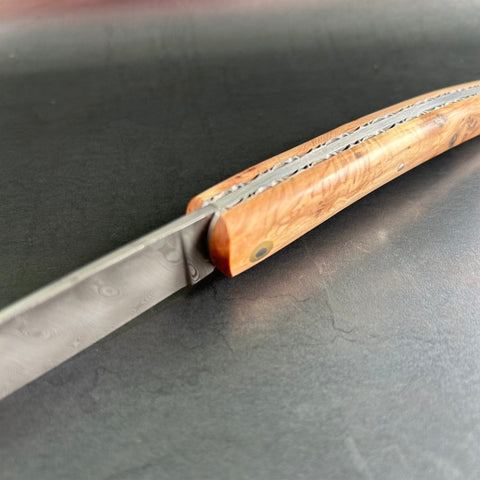 Petit Liadou Exception in Juniper Burl & Damascus Blade