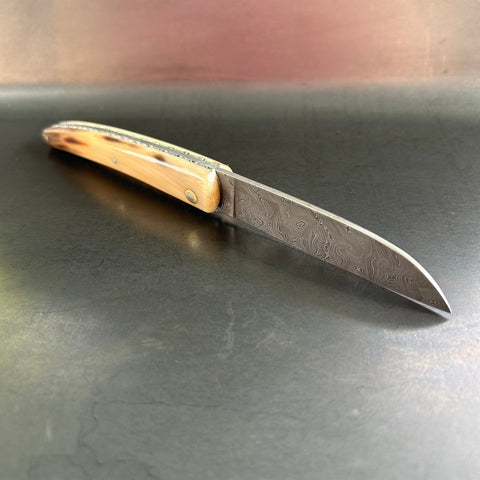 Petit Liadou Exception in Juniper Burl & Damascus Blade