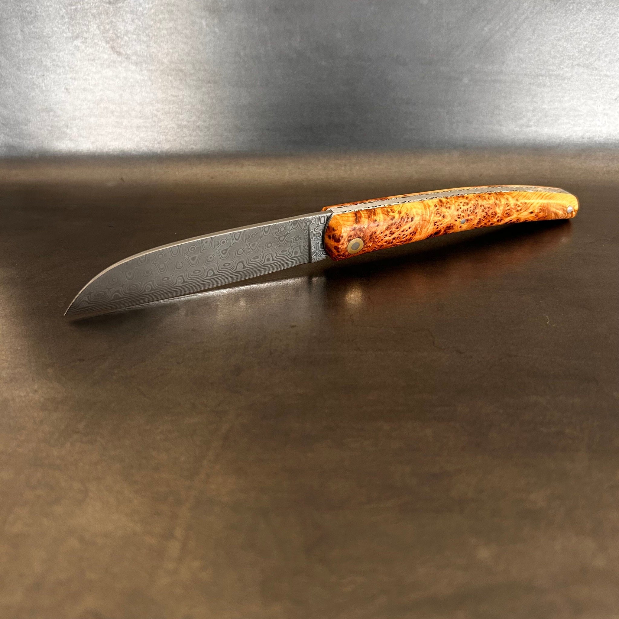 Petit Liadou Exception in Juniper Burl & Damascus Blade