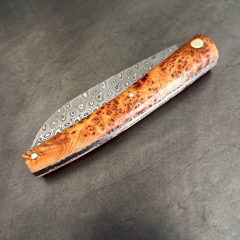 Petit Liadou Exception in Juniper Burl & Damascus Blade