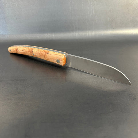 Petit Liadou in Juniper & Chiseled Plates