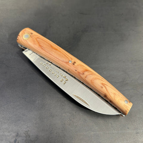 Petit Liadou in Juniper & Chiseled Plates
