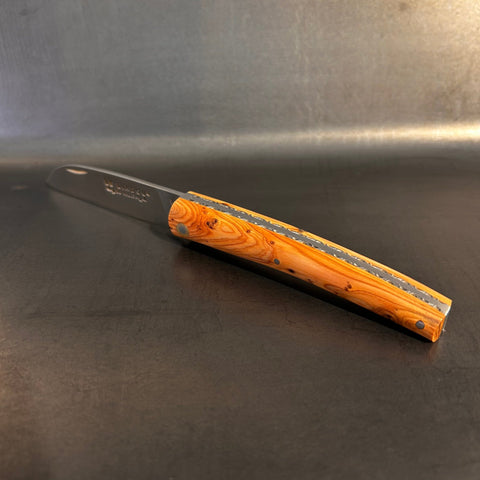 Petit Liadou in Juniper & Chiseled Plates