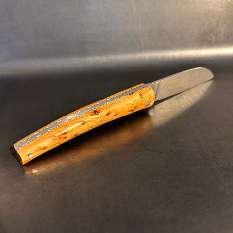 Petit Liadou in Juniper & Chiseled Plates