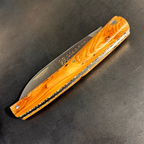 Petit Liadou in Juniper & Chiseled Plates