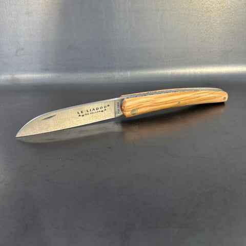 Petit Liadou in Olive & Chiseled Plates