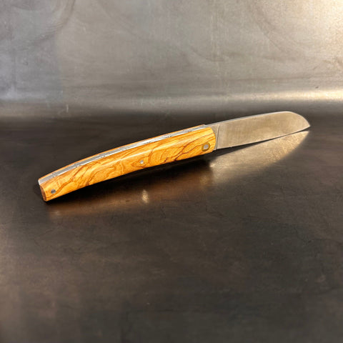 Petit Liadou in Olive & Chiseled Plates