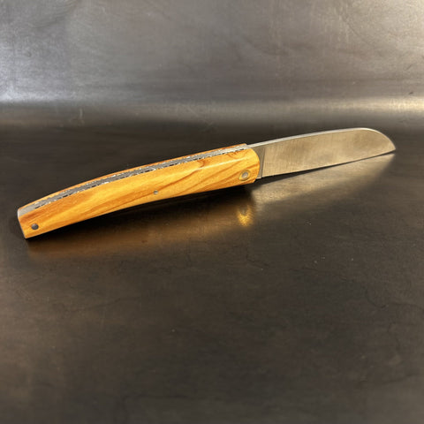 Petit Liadou in Olive & Chiseled Plates