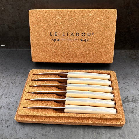 Couteaux de table Liadou en Micarta Ivoire (coffret de 4 ou 6 pièces)