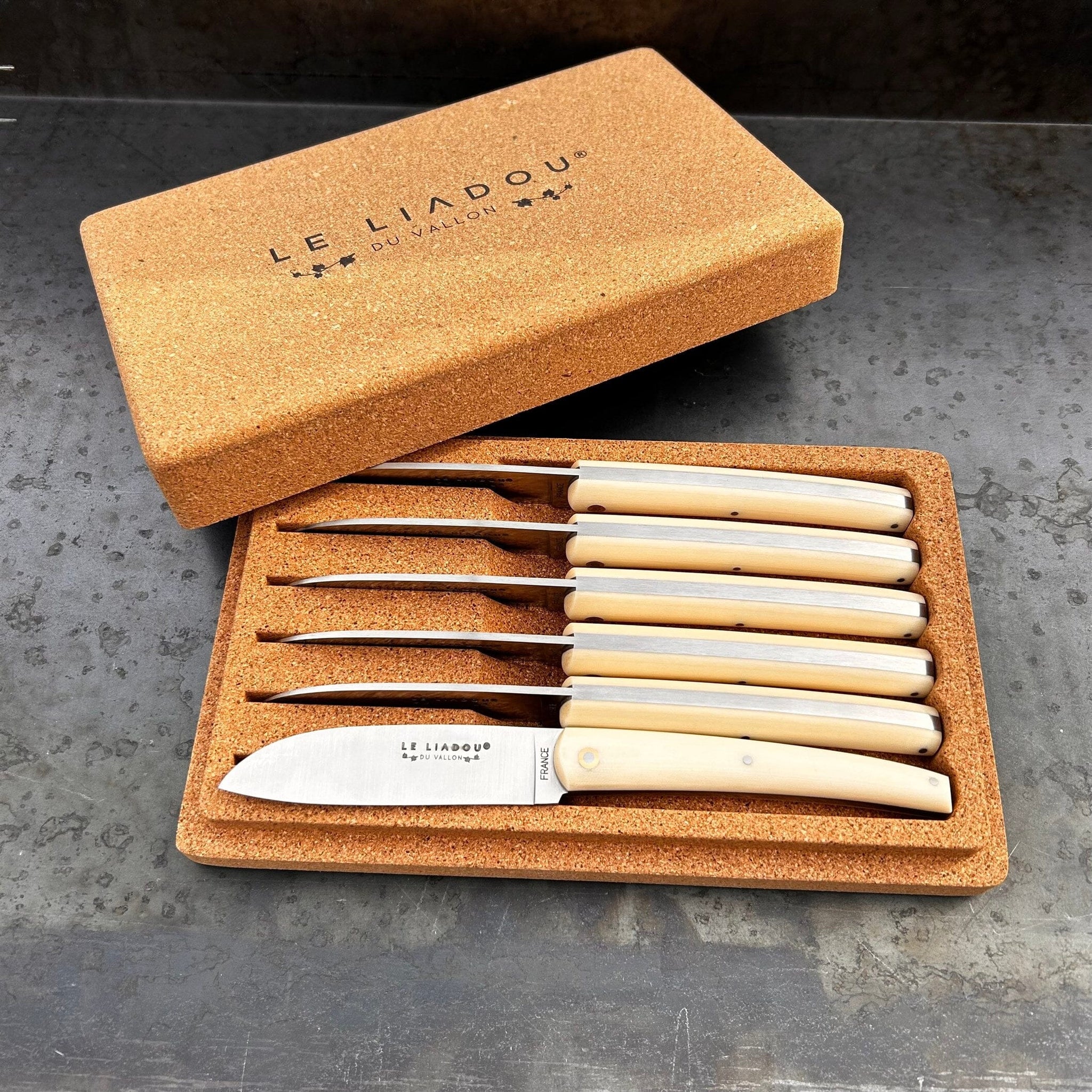 Liadou table knives in Micarta (box of 4 or 6 pieces)