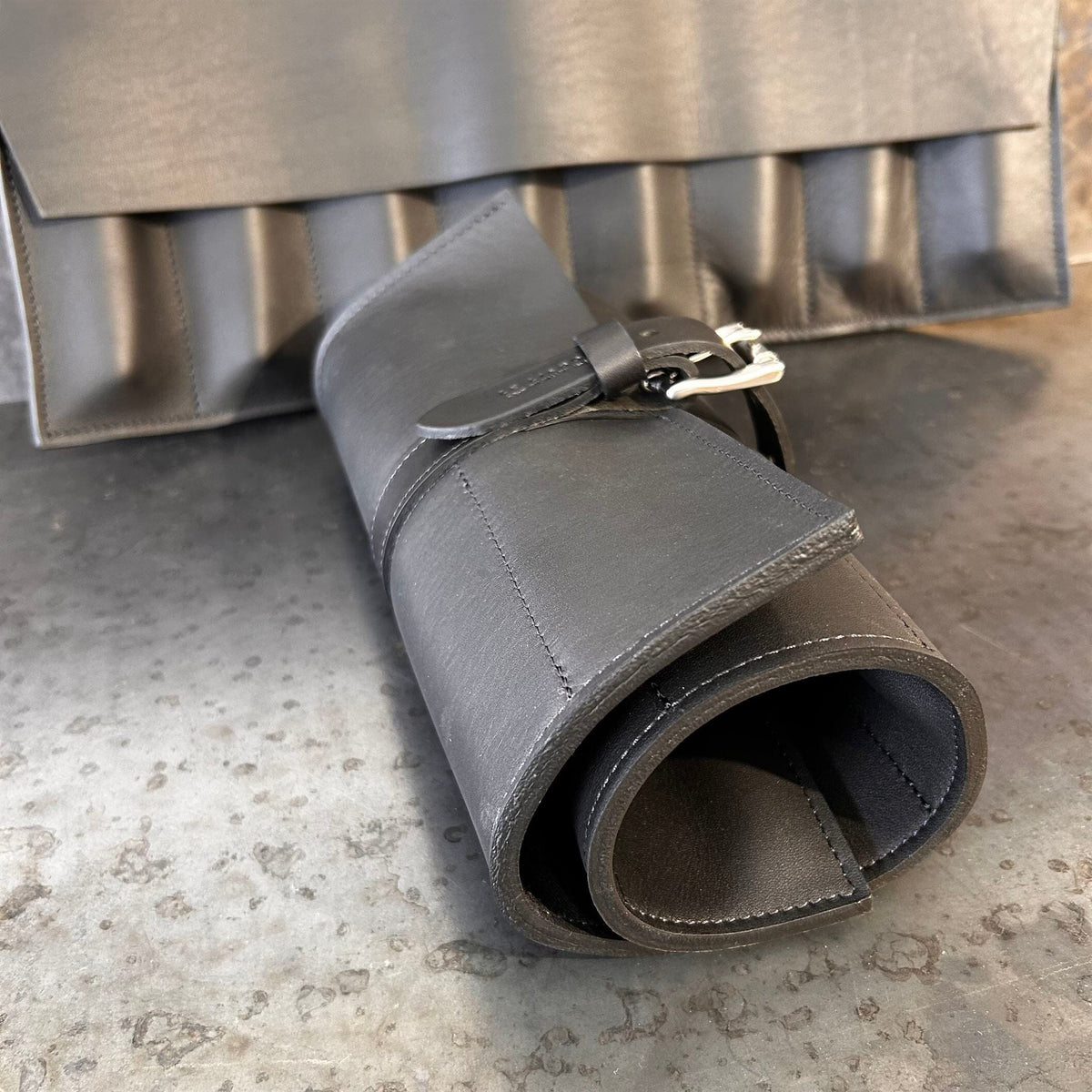 Black Leather Storage and Carry Case for 8 Knives